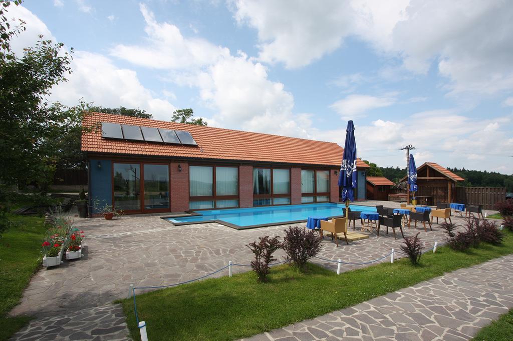 Areal Botanika Hotel Unhost Bagian luar foto