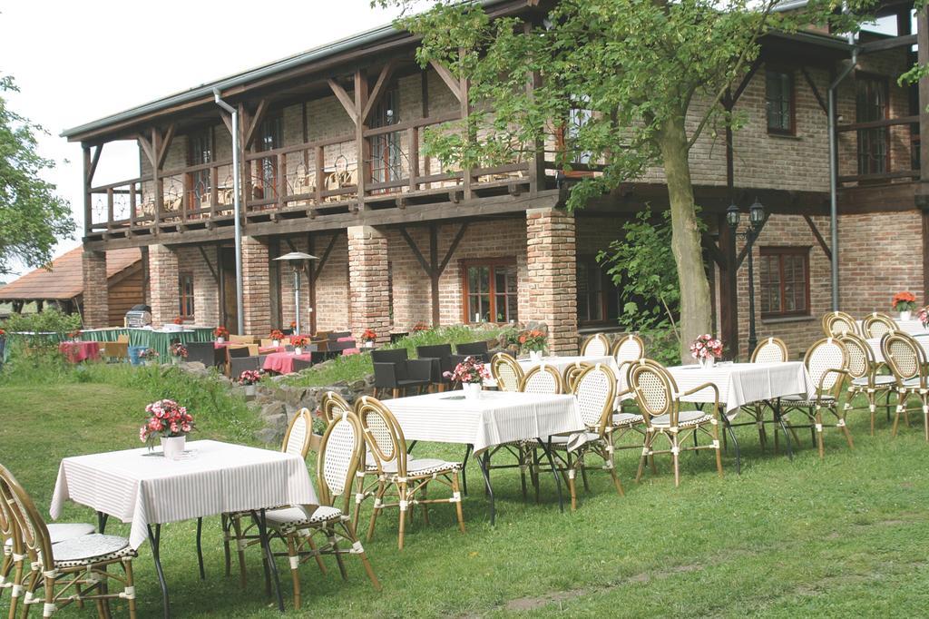 Areal Botanika Hotel Unhost Bagian luar foto
